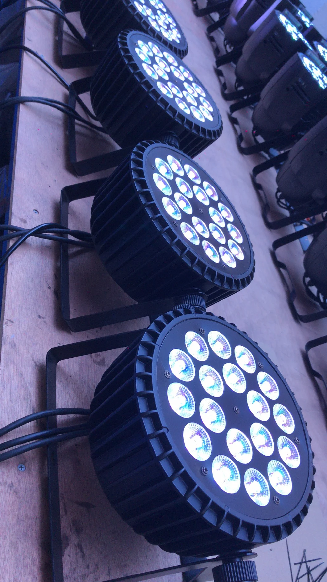 Indoor LED PAR Can 18*18W Rgbaw+UV 6in1 Color